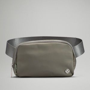 Lululemon Everywhere Belt Bag Grey Sage NEW